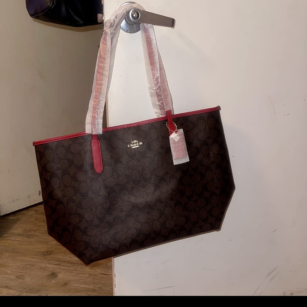 Coach - Picture 2 of 5